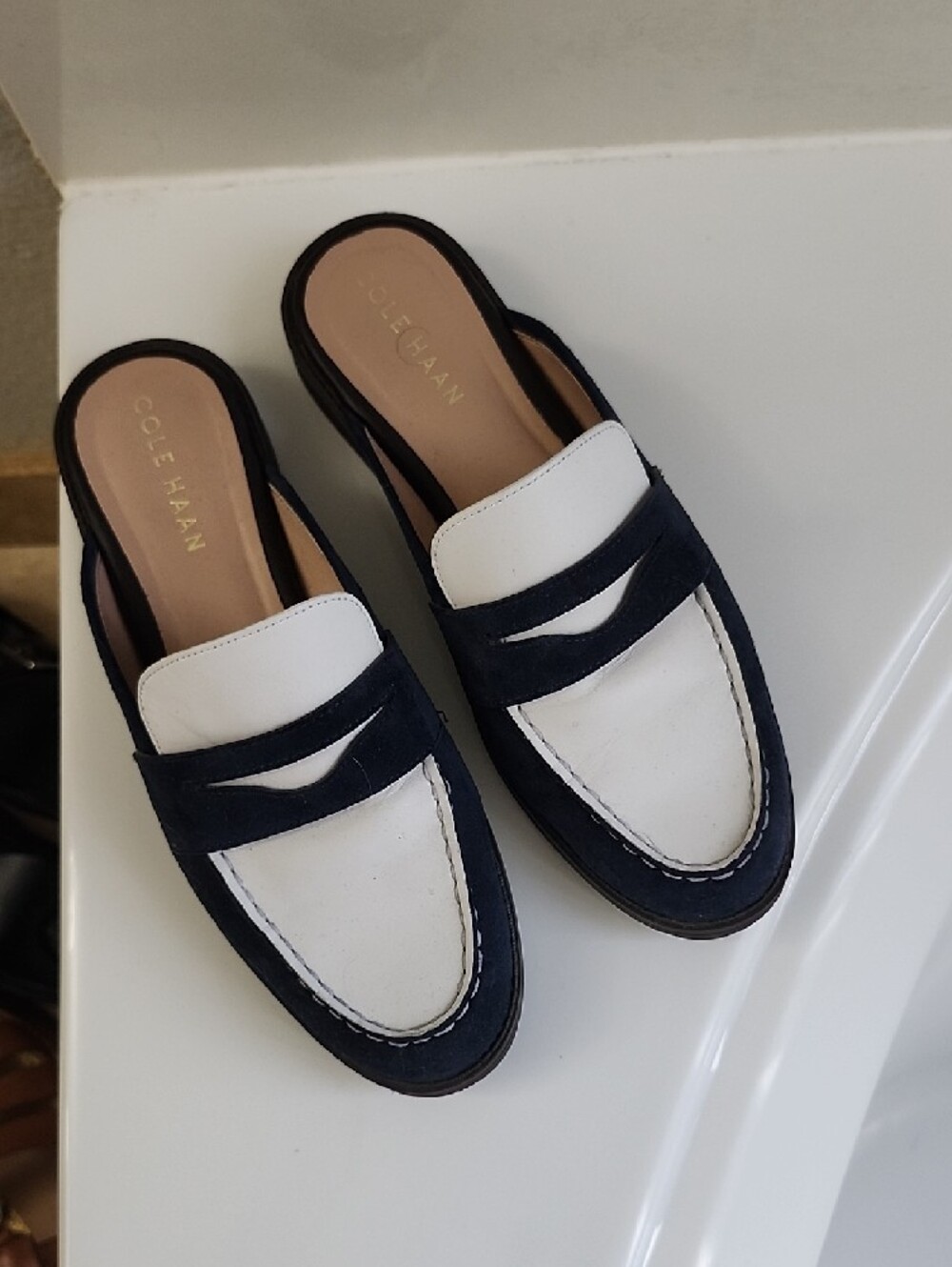 Preloved Womens Two-Tone Navy & White Slip-On Loafers - Picture 2 of 3